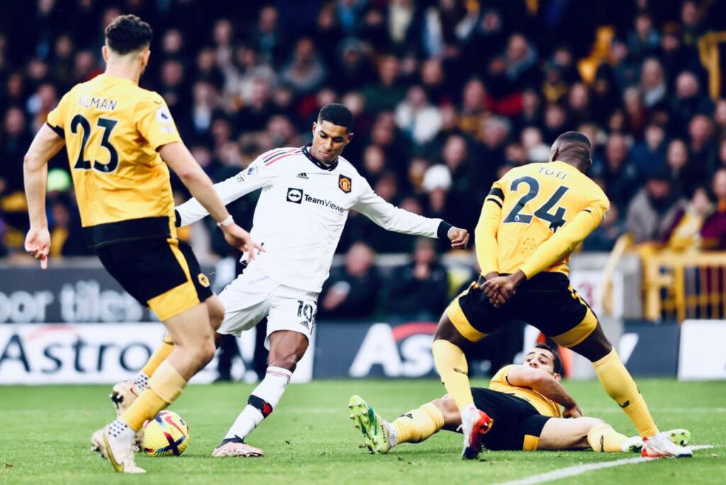 Manchester United ganha do Wolverhampton e entra no G-4 da Premier League