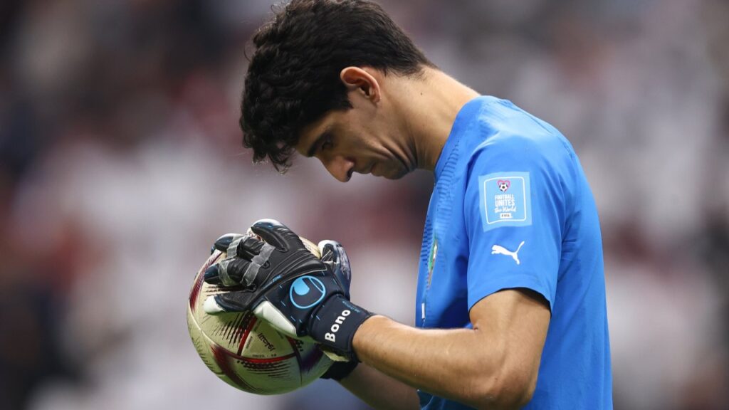 Goleiro Yassine Bounou, Bono, em jogo de Marrocos na Copa do Mundo 2022