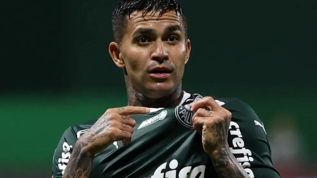 Atacante Dudu em jogo do Palmeiras