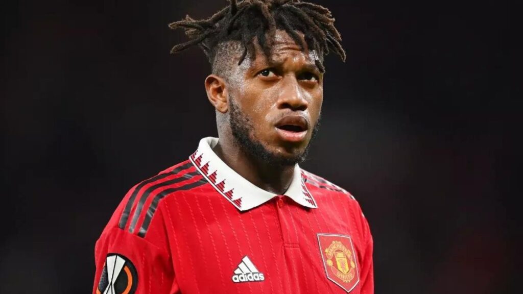 Fred integra pacote de renovações do Manchester United