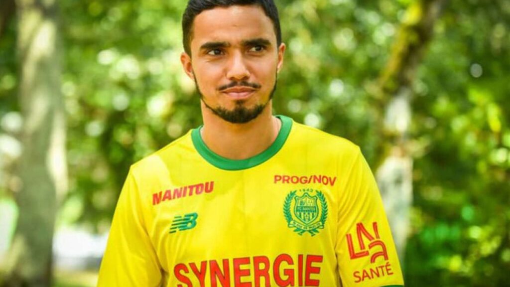 Lateral Brasileiro Fábio está perto de assinar com o Grêmio