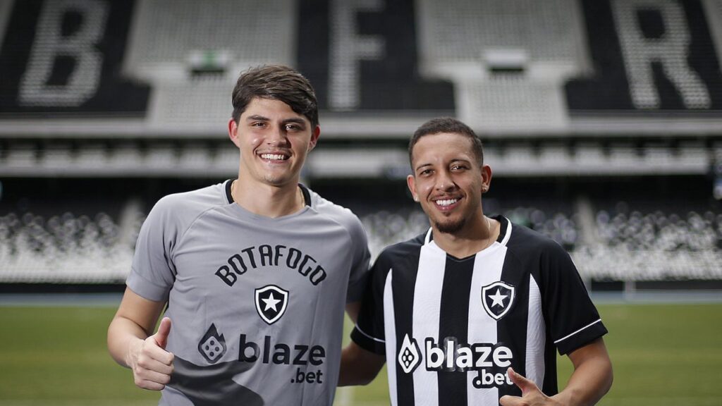 Goleiro Luiz Fernando e atacante Caio Vitor, do Botafogo