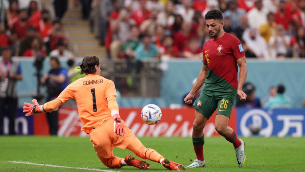 CR7 começa no banco, mas Portugal goleia Suíça e vai às quartas da Copa do Mundo