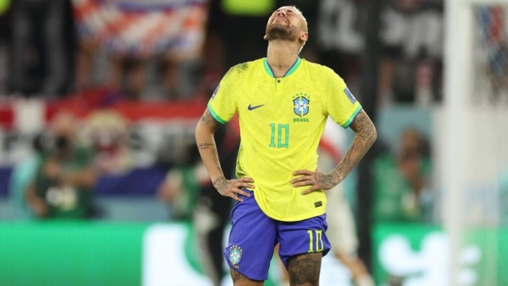 Neymar lamenta em jogo da Seleção Brasileira na Copa do Mundo 2022