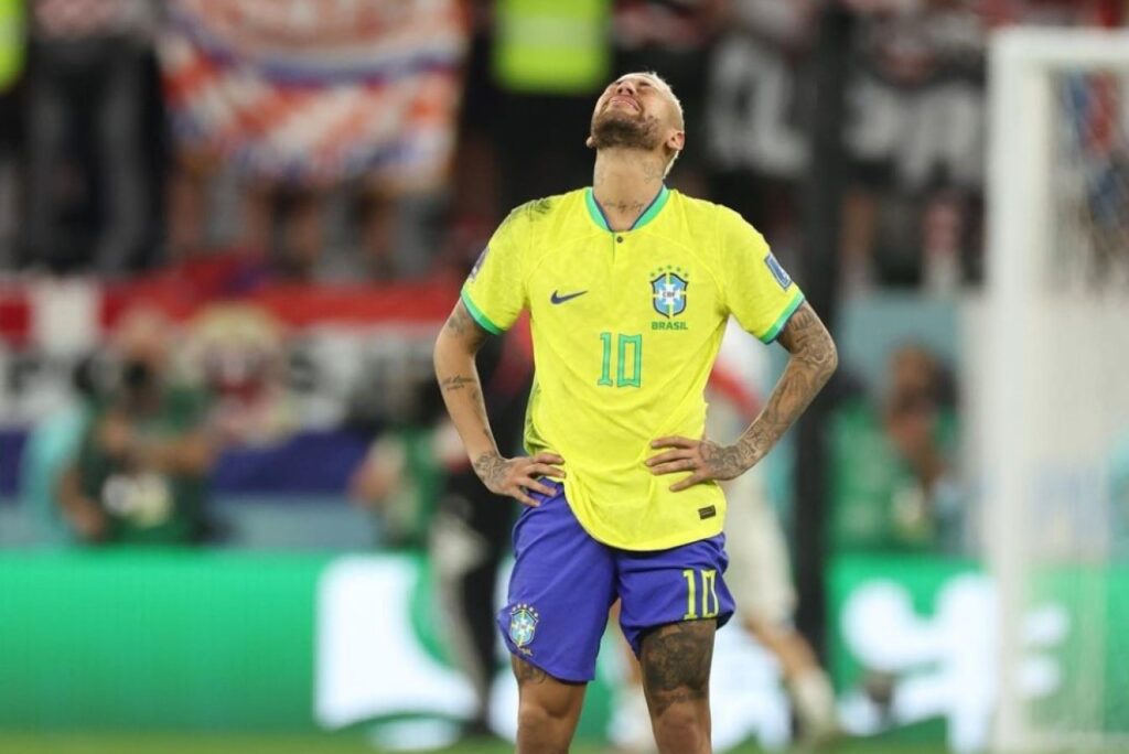 Neymar lamenta em jogo da Seleção Brasileira na Copa do Mundo 2022