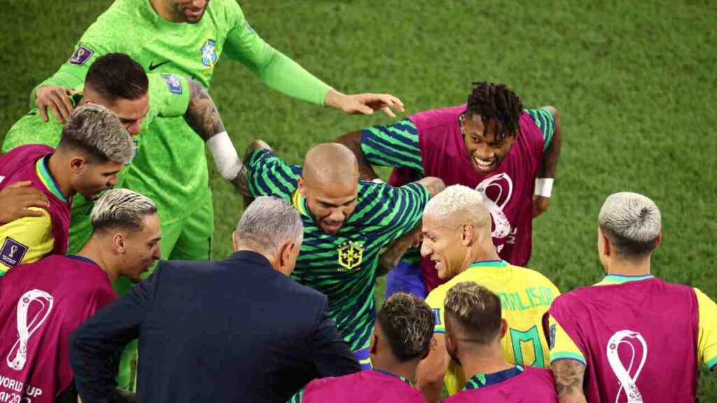 Tite imita Richarlison e faz a dança do pombo após gol do atacante; veja vídeo