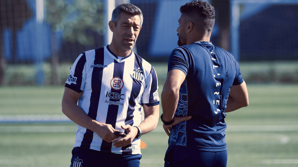 Treinador Pedro Caixinha, do Talleres