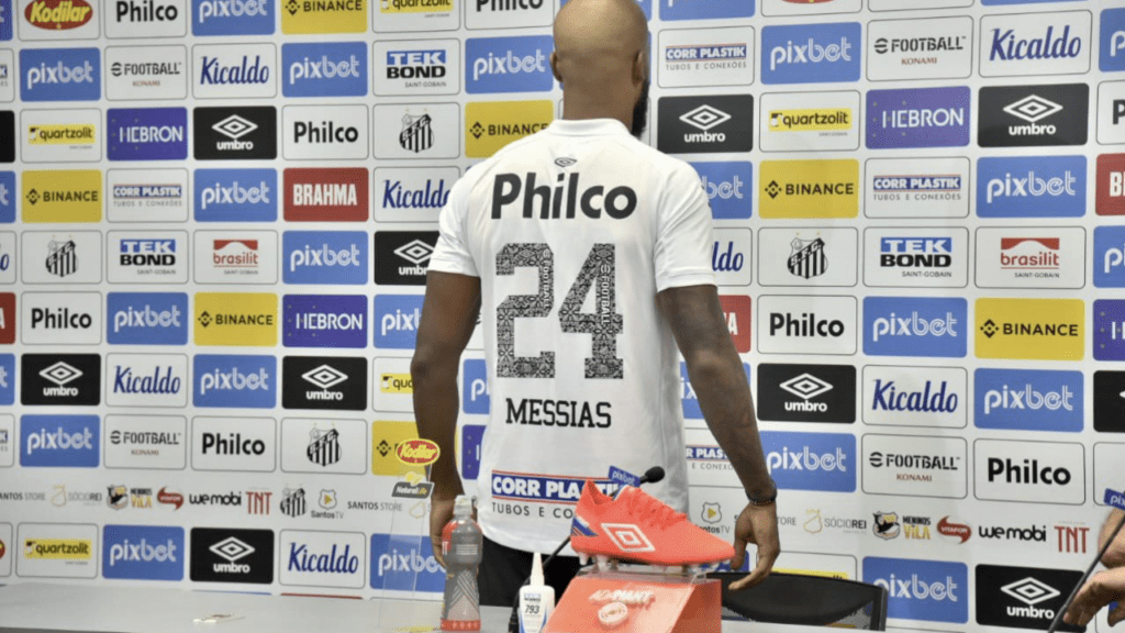 Zagueiro Messias, camisa 24 no Santos
