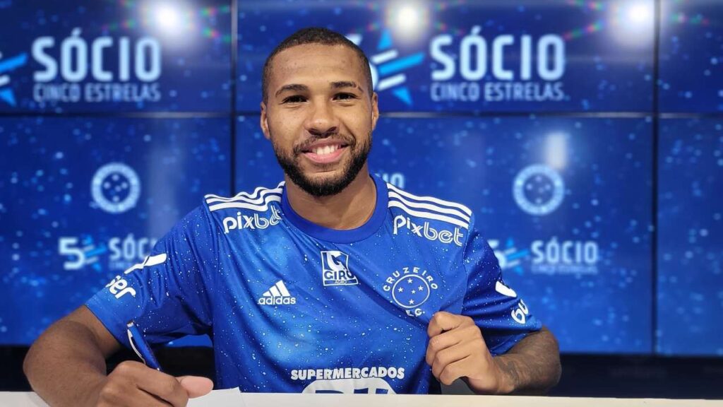 Wesley no Cruzeiro: Raposa oficializa contratação do atacante ex-Palmeiras