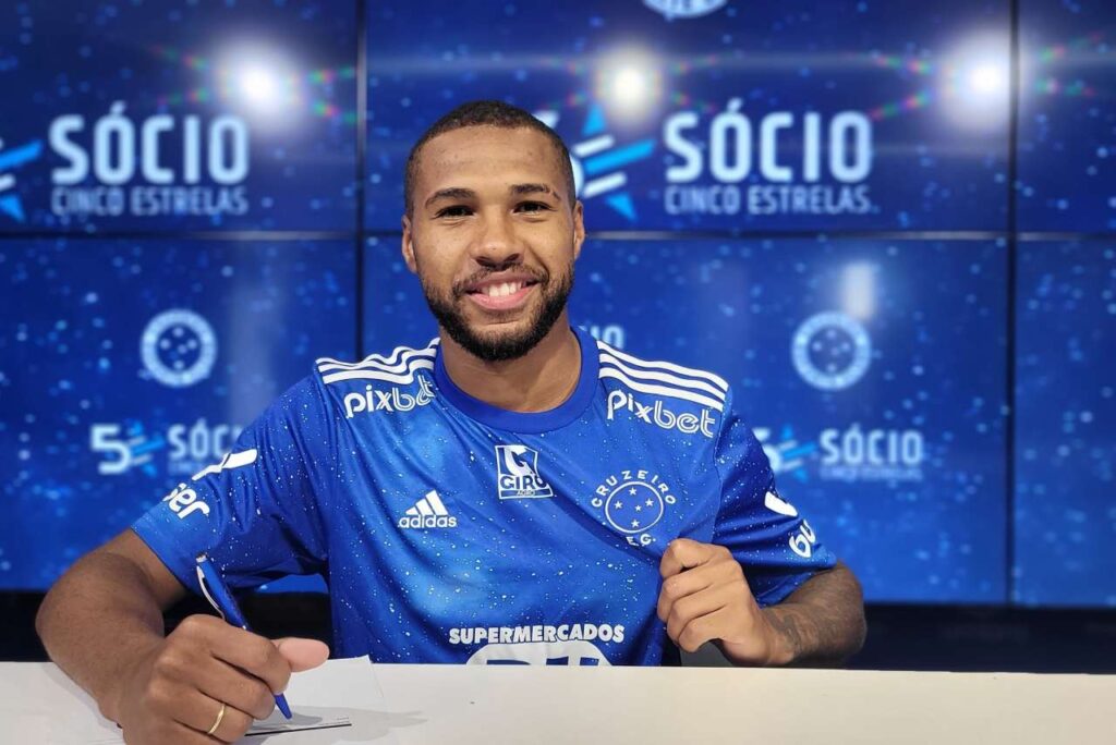 Wesley no Cruzeiro: Raposa oficializa contratação do atacante ex-Palmeiras