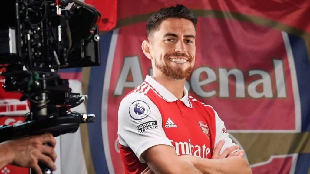 Arsenal surpreende e fecha a contratação do volante Jorginho Foto: Divulgação