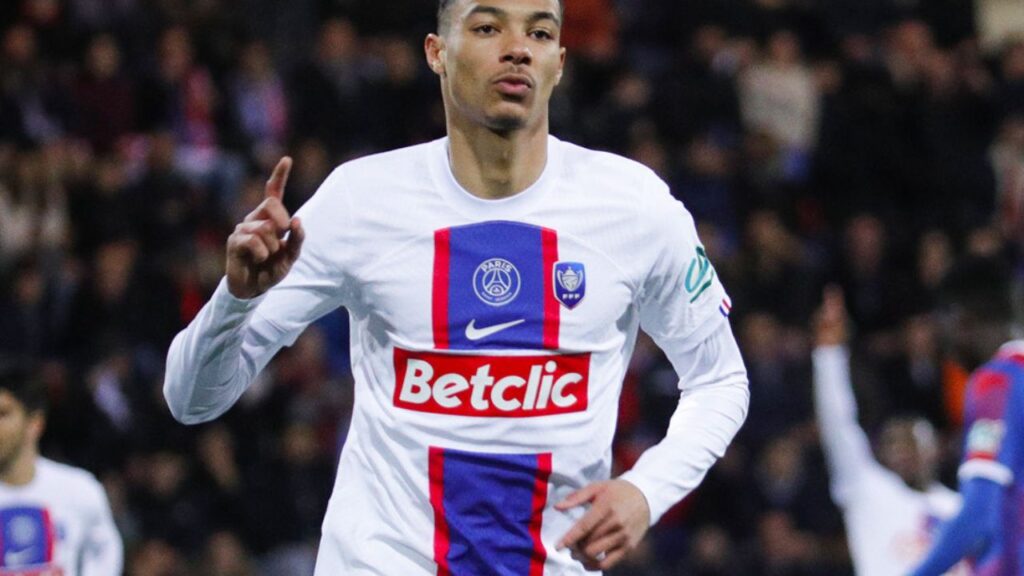 Ekitike abre caminho para vitória do PSG