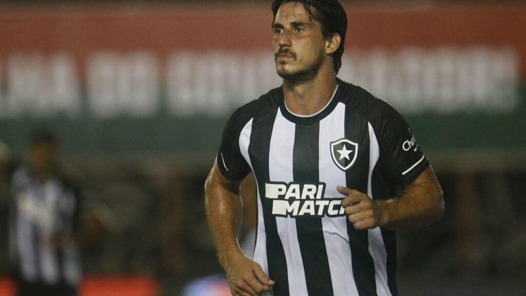 Botafogo vence Madureira e cola no G4 do Campeonato Carioca