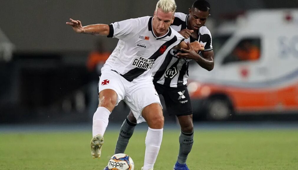 Vasco paga dívida com atacante argentino