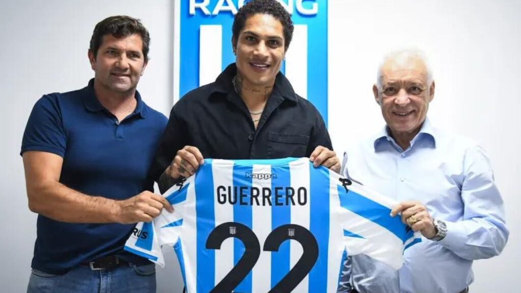 Paolo Guerrero assina com o Racing