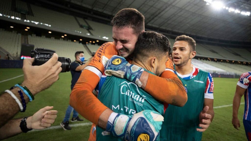 Goleiro Matheus Teixeira comemora título da Copa do Nordeste pelo Bahia