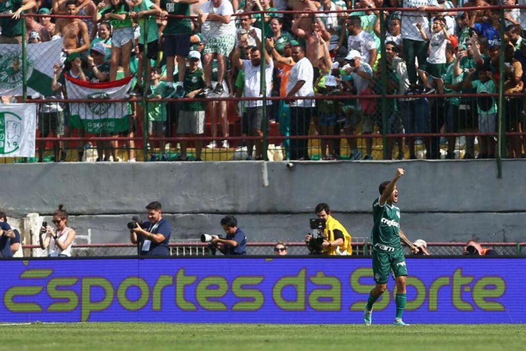 Palmeiras marca nos acréscimos, bate o América-MG e é campeão da Copinha