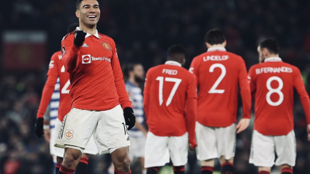 Casemiro lidera Manchester United na classificação às oitavas da FA CUP