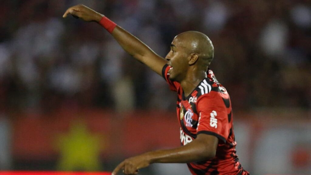 Flamengo atua com jovens e Lorran, de 16 anos, marca o gol de empate
