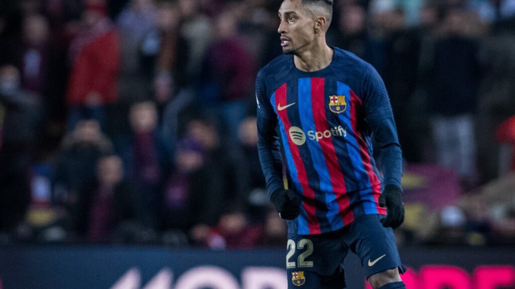 Raphinha é elogiado por Xavi no Barcelona