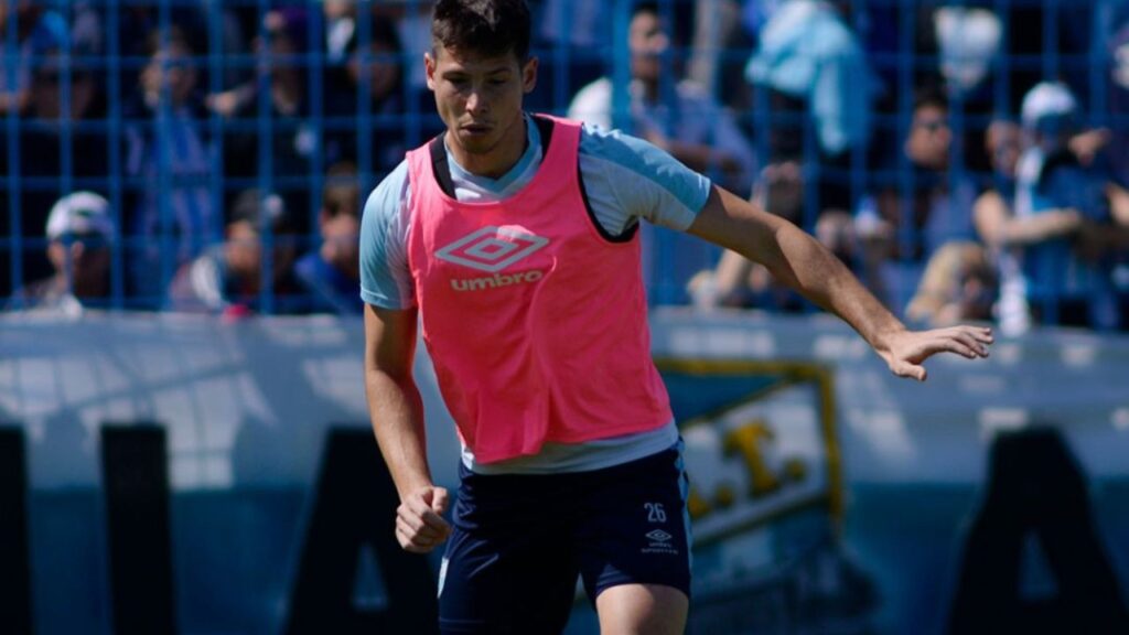 Zagueiro Manuel Capasso, futuro reforço do Vasco da Gama, em aquecimento no Atlético Tucumán