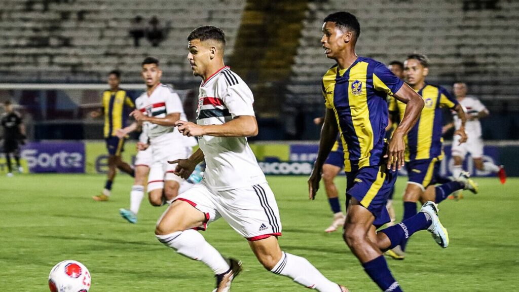 São Paulo vence o Retrô e enfrentará o América-MG