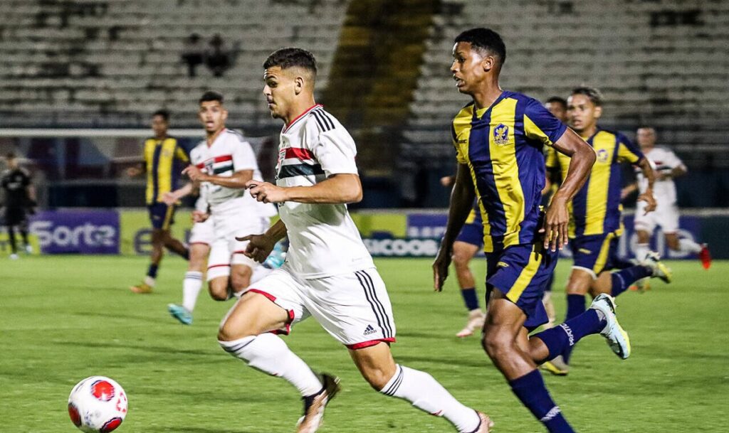 São Paulo vence o Retrô e enfrentará o América-MG