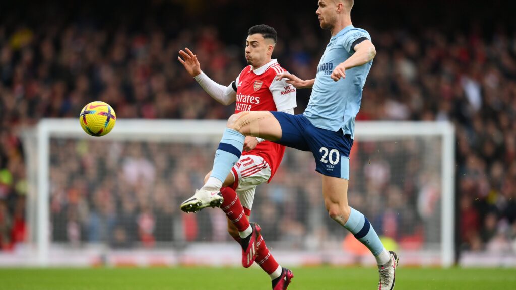 Arsenal e Clelsea tropeçam no Campeonato Inglês