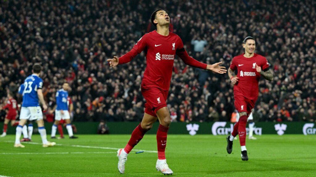 Liverpool vence a 1ª em 2023 pela Premier League ao bater o Everton em clássico