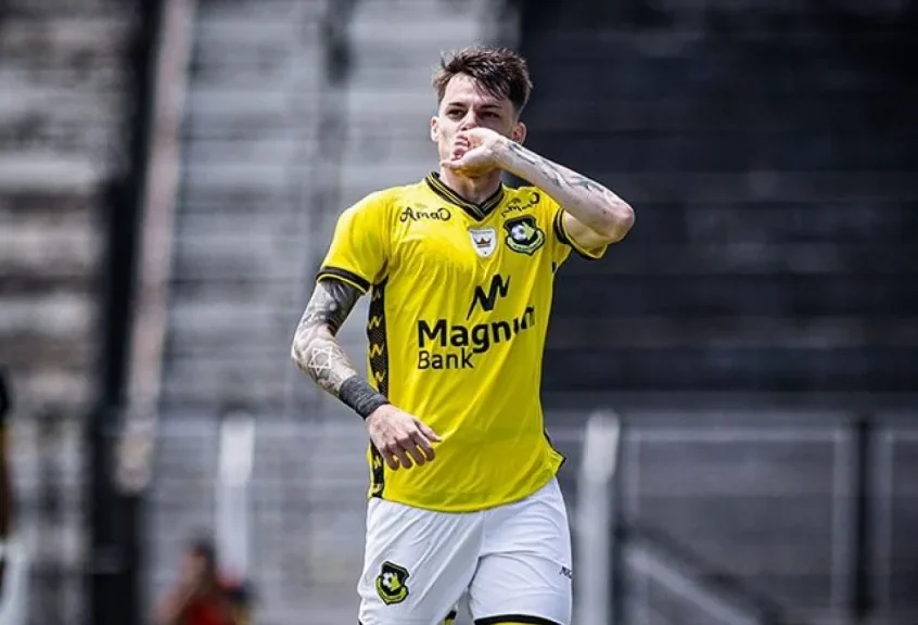 Chrystian Barletta em jogo do São Bernar