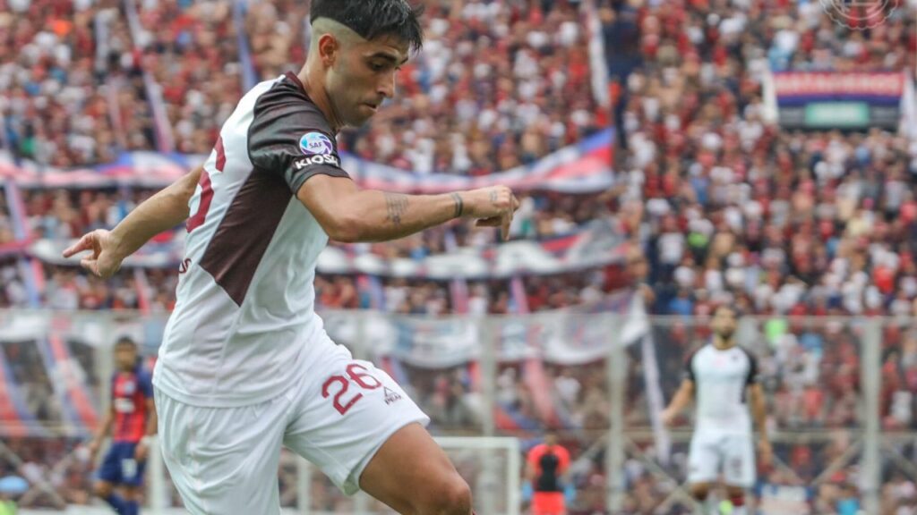 Lateral direito Leonel Di Plácido, do Lanús