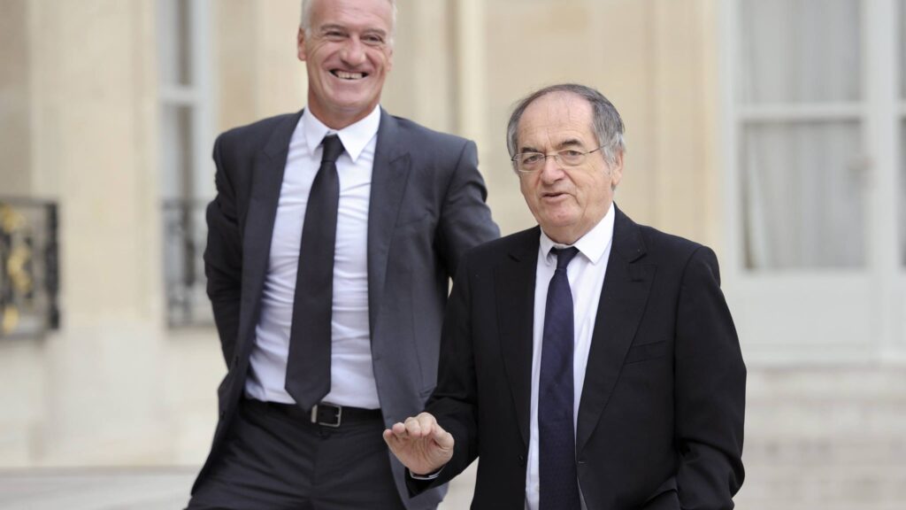 Noël Le Graët ao lado de Didier Deschamps, técnico campeão do mundo em 2018