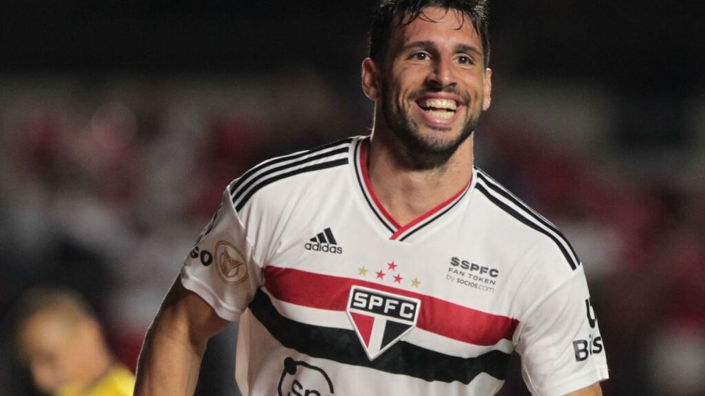Atacante Jonathan Calleri, do São Paulo, comemora gol