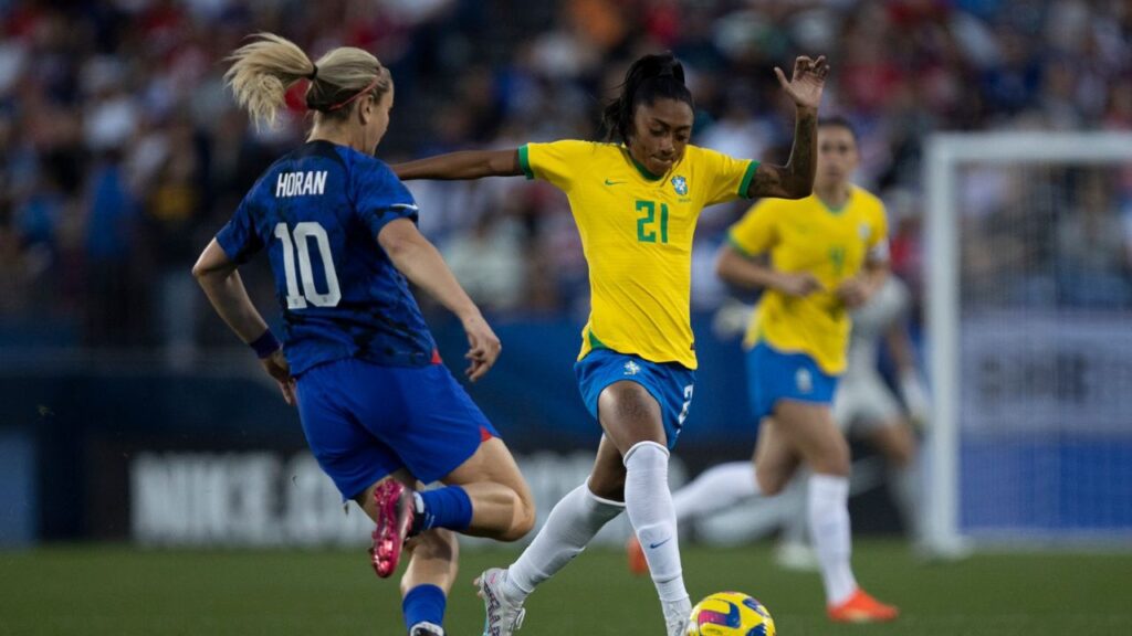 Lance de jogo EUA x Brasil na SheBelieves Cup