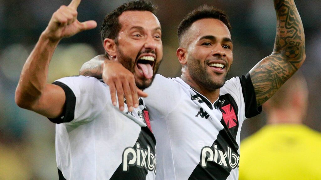 Vasco vence Botafogo em jogo com muita confusão no Maracanã