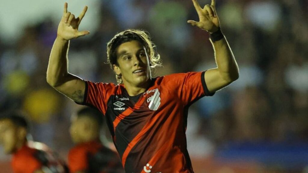 Agustín Canobbio, do Athletico-PR, comemora gol contra o Cianorte