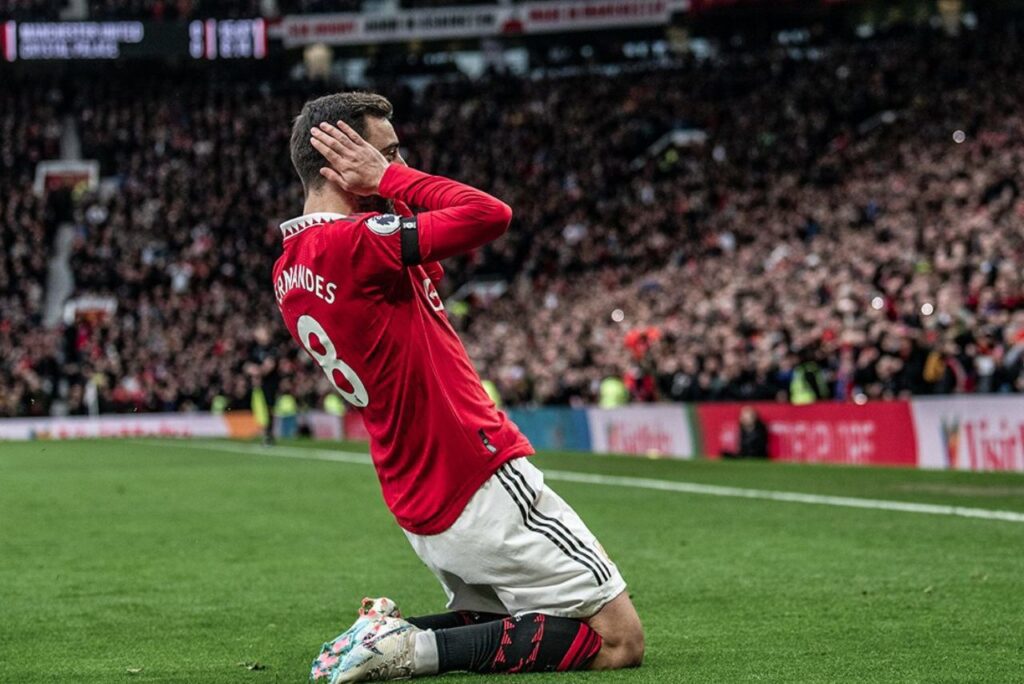 Atacante Bruno Fernandes, do Manchester United, comemora gol contra o Crystal Palace