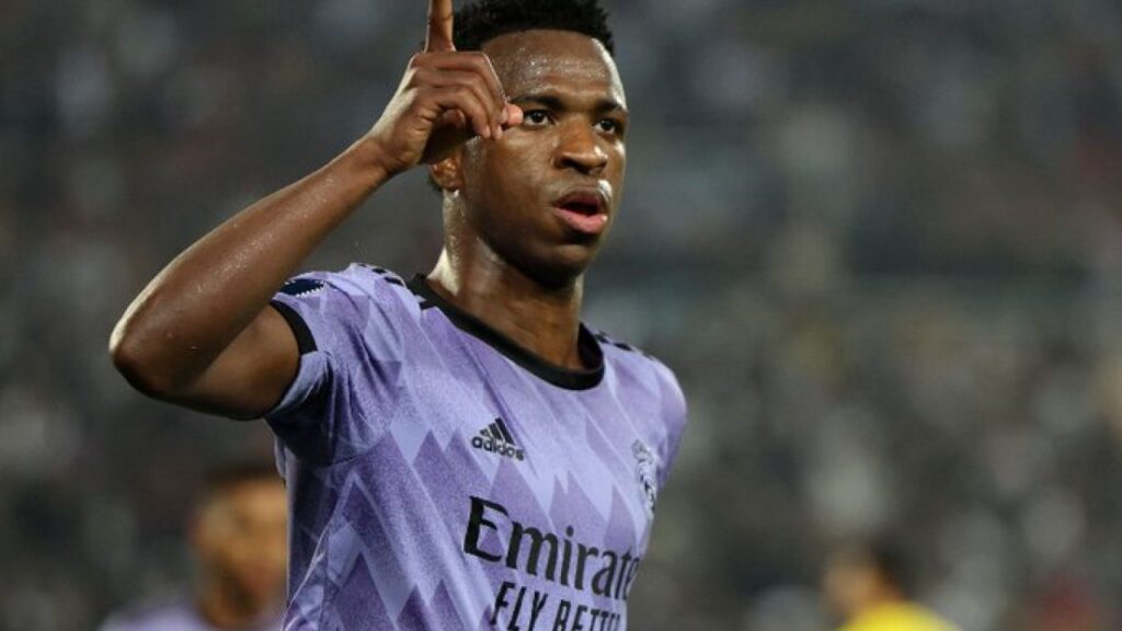 Atacante Brasileiro Vinícius Júnior comemora gol contra o Al Ahly