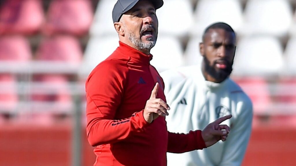 Vitor Pereira vê o Flamengo com problemas e diz: "Temos que corrigir"