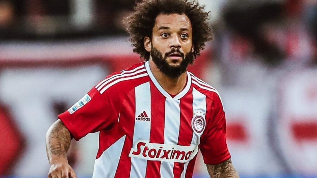 Marcelo deixa o Olympiacos após nove jogos pelo clube.