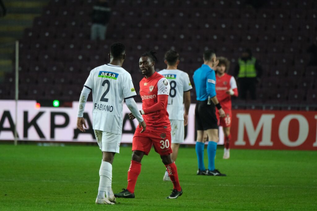 Christian Atsu é encontrado morto após terremoto na Turquia