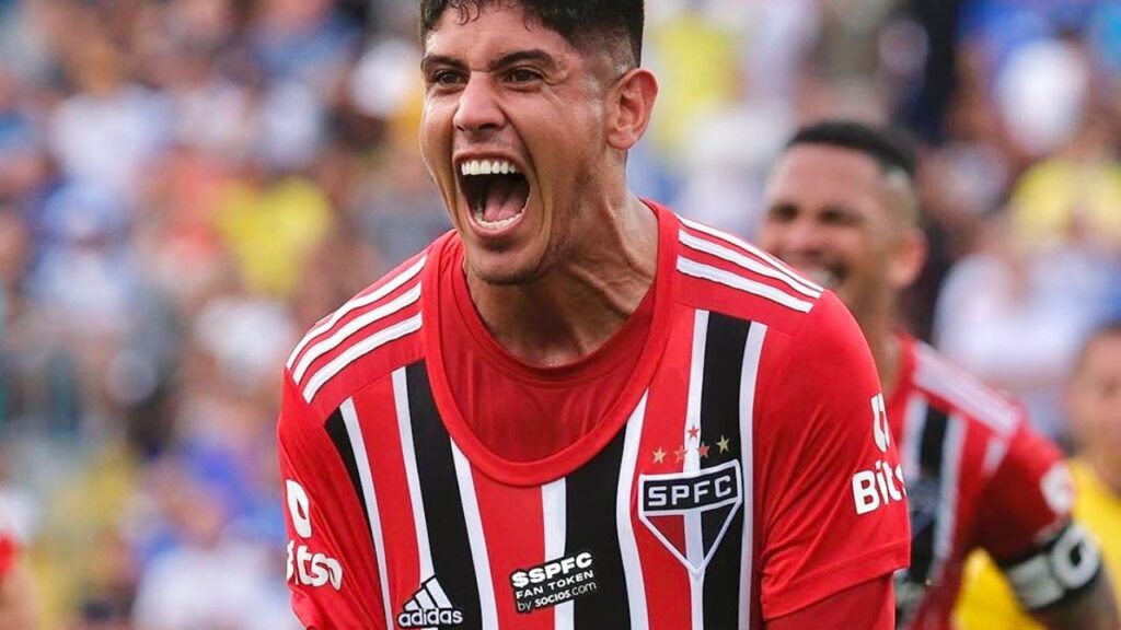 Alan Franco comemora gol do São Paulo contra o Santo André