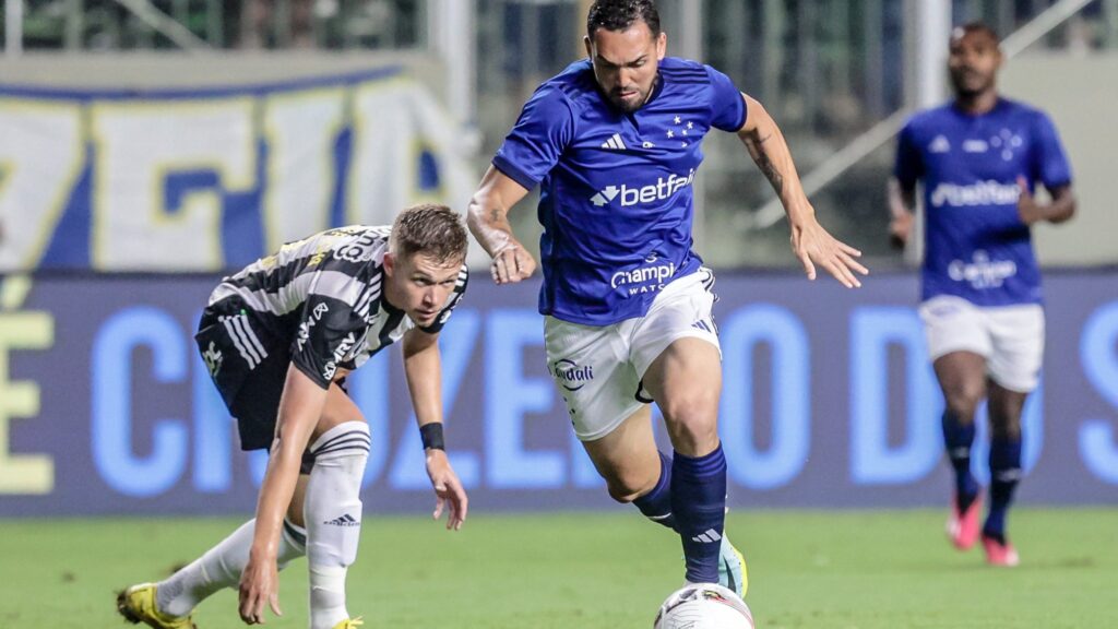 Cruzeiro e Atlético-MG empatam no estádio Independência