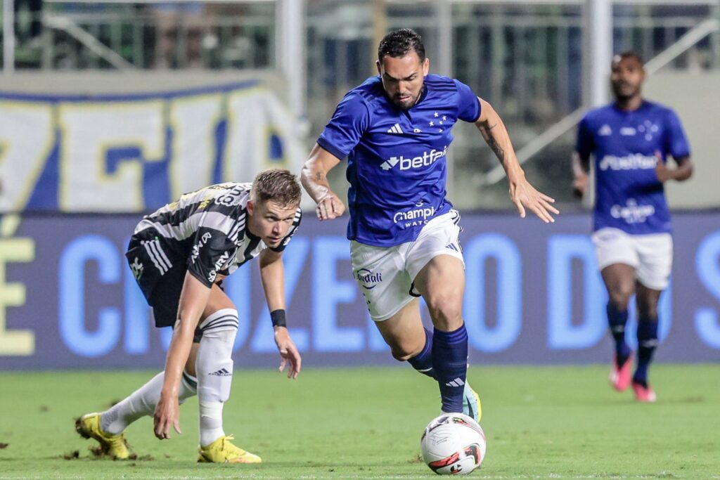 Cruzeiro e Atlético-MG empatam no estádio Independência