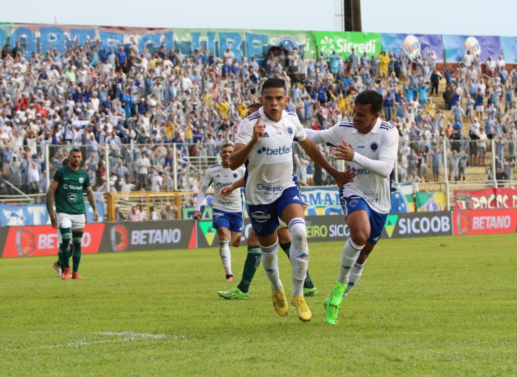 Cruzeiro vence a Caldense com dois gols no primeiro tempo.