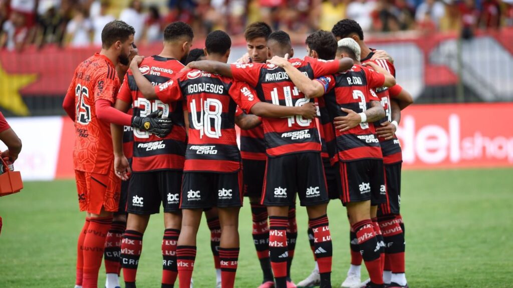 Elenco de reservas do Flamengo em jogo contra o Resende