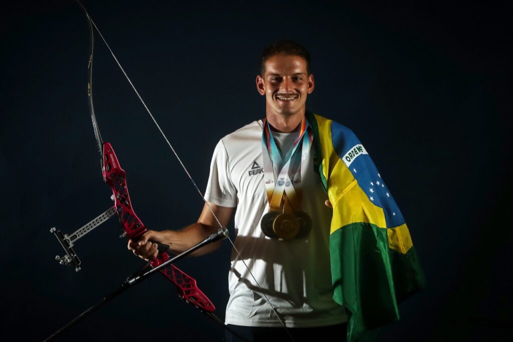 Brasileiro se torna o número 1 do mundo no tiro com arco