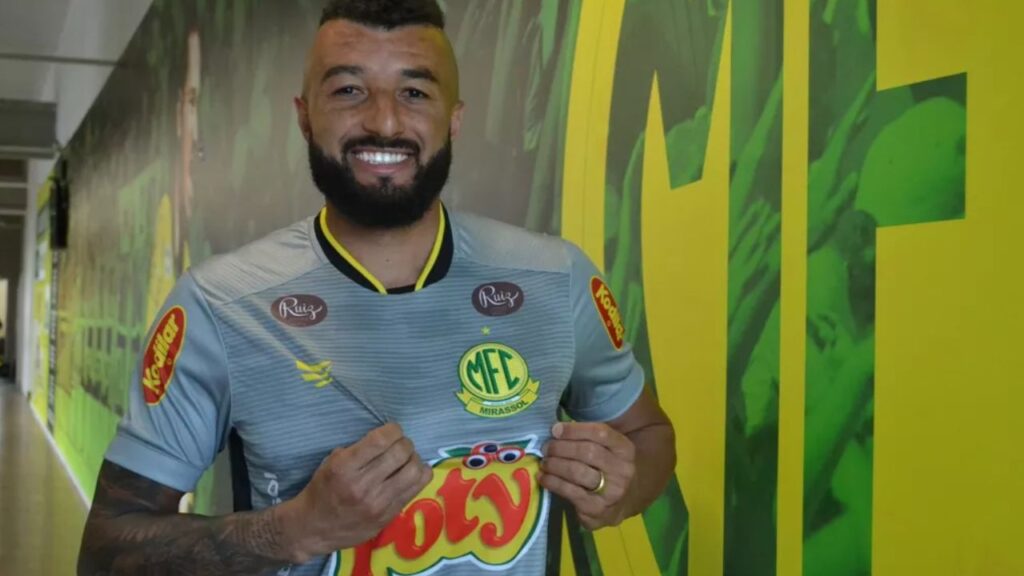 Goleiro Alex Muralha em apresentação no Mirassol