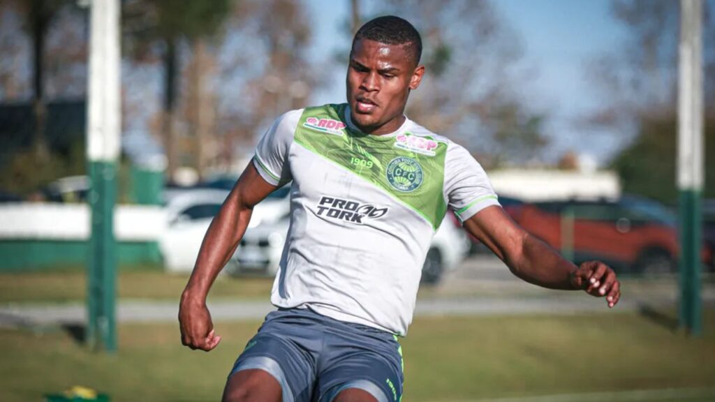 Lateral direito Nathan Mendes, do Coritiba