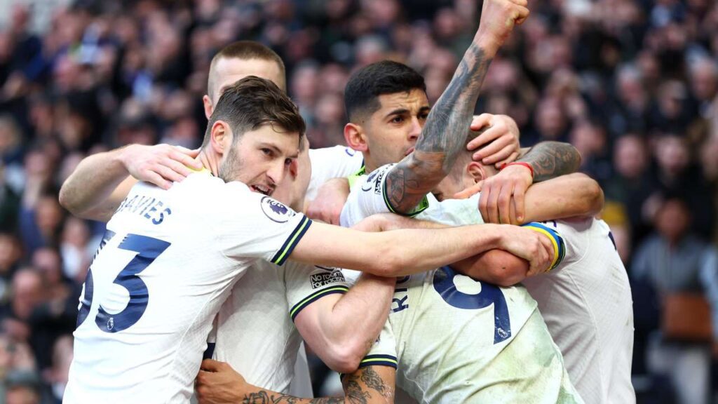 Tottenham vence o Chelsea, segue no G-4 da Premier League e amplia crise do rival